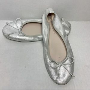 NWOT Ruby & Bloom silver flats